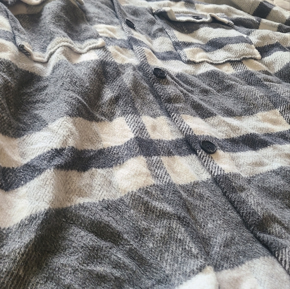Plaid shacket - Picture 2 of 3